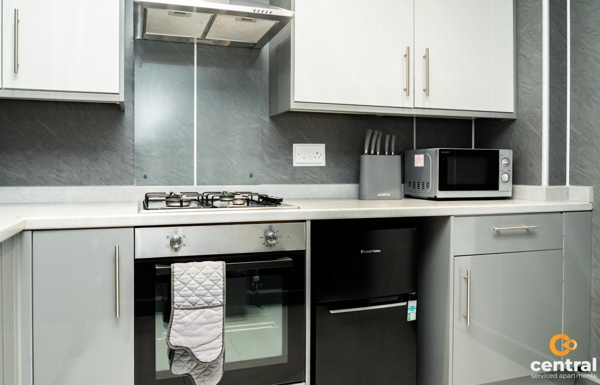 Central Serviced Apartments - 2 Bedroom - Free Street Parking - Fast Wifi - Smart Tvs In All Rooms - Ground Level - Family Neighbourhood - 3 X Double Beds - Heating 24-7 - Trade Stays - Weekly & Monthly Offers دندي المظهر الخارجي الصورة