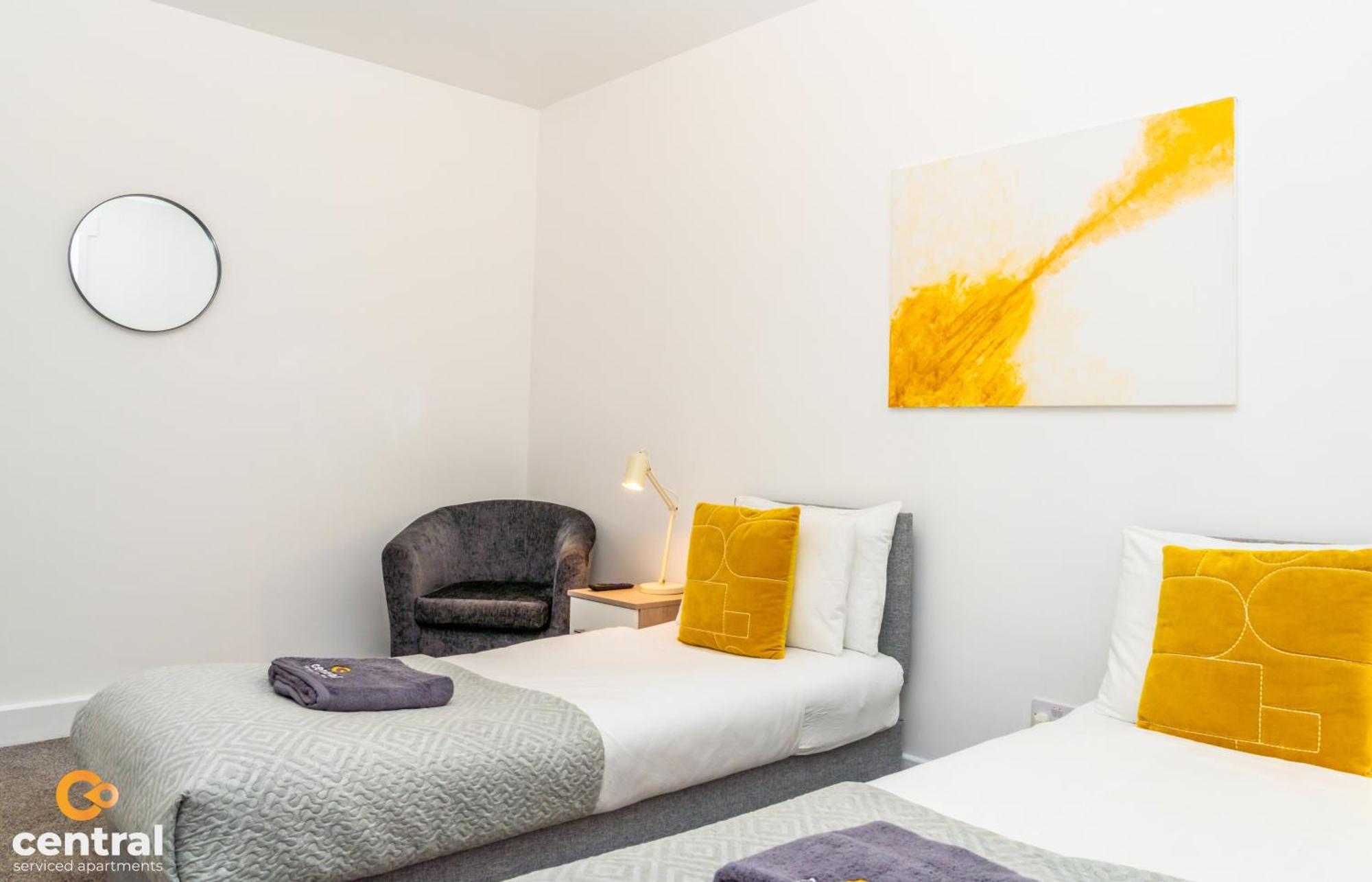 Central Serviced Apartments - 2 Bedroom - Free Street Parking - Fast Wifi - Smart Tvs In All Rooms - Ground Level - Family Neighbourhood - 3 X Double Beds - Heating 24-7 - Trade Stays - Weekly & Monthly Offers دندي المظهر الخارجي الصورة