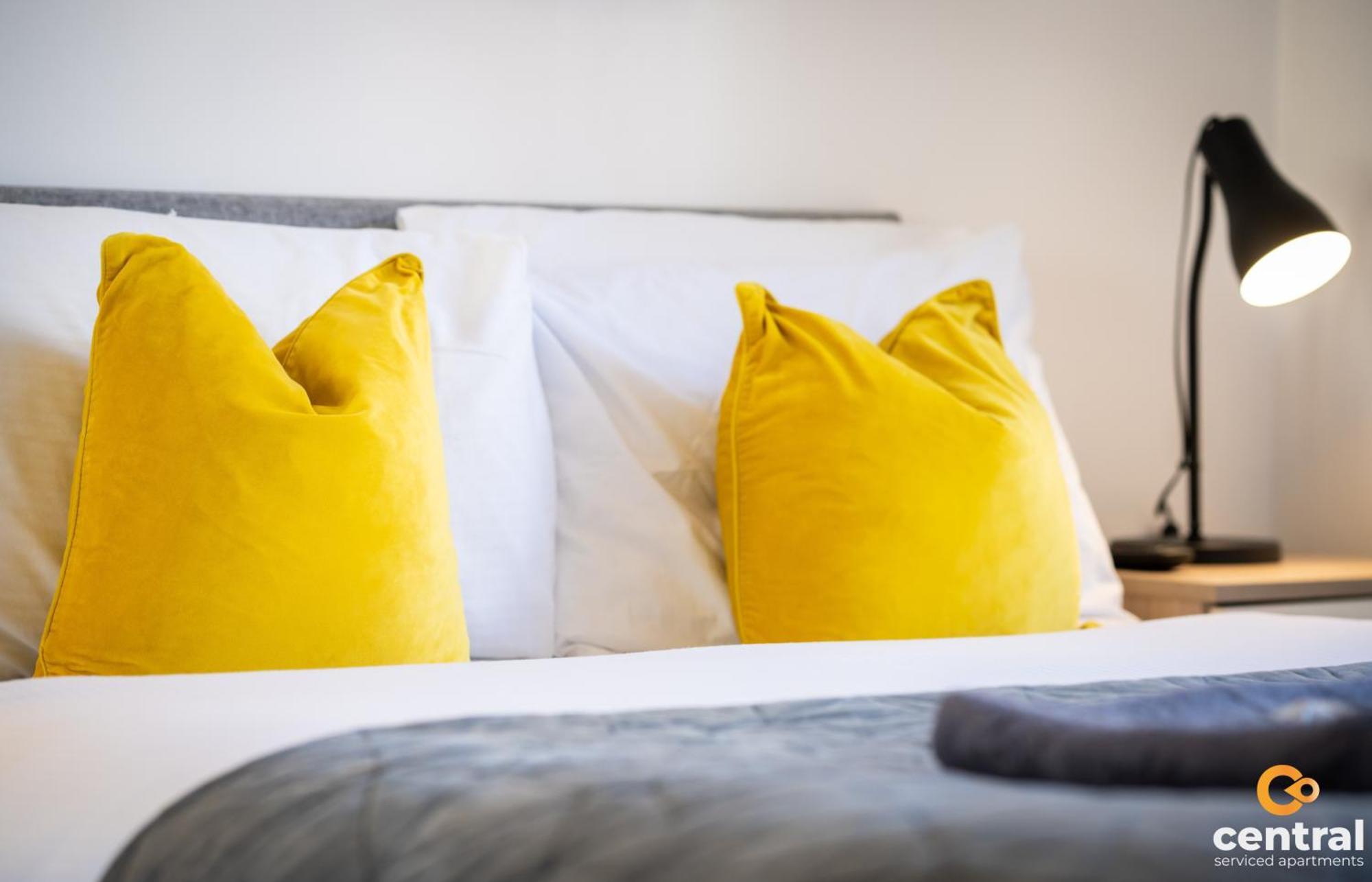 Central Serviced Apartments - 2 Bedroom - Free Street Parking - Fast Wifi - Smart Tvs In All Rooms - Ground Level - Family Neighbourhood - 3 X Double Beds - Heating 24-7 - Trade Stays - Weekly & Monthly Offers دندي المظهر الخارجي الصورة