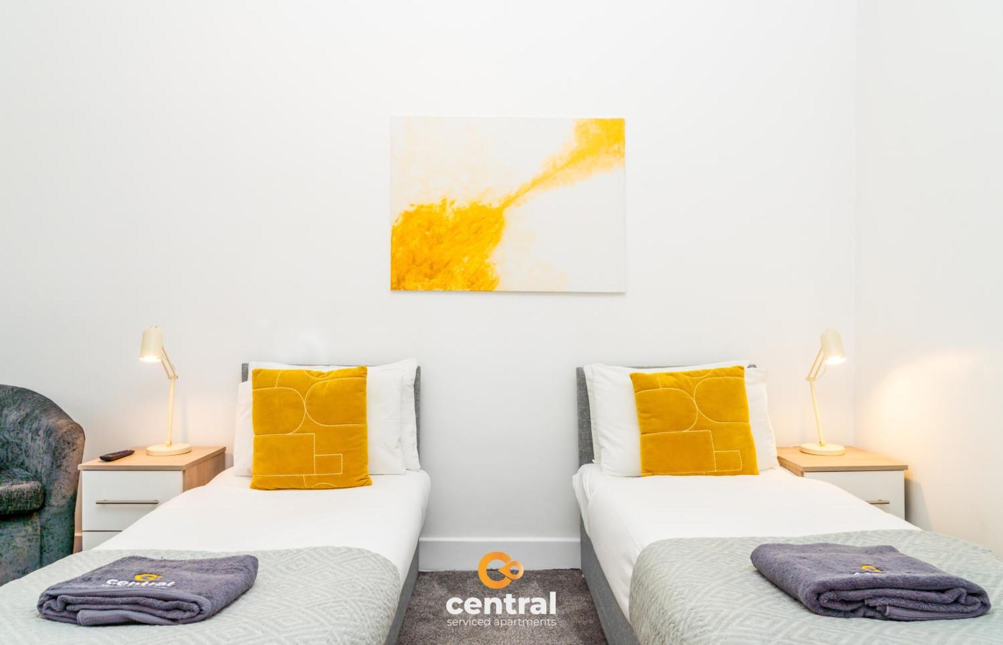 Central Serviced Apartments - 2 Bedroom - Free Street Parking - Fast Wifi - Smart Tvs In All Rooms - Ground Level - Family Neighbourhood - 3 X Double Beds - Heating 24-7 - Trade Stays - Weekly & Monthly Offers دندي المظهر الخارجي الصورة