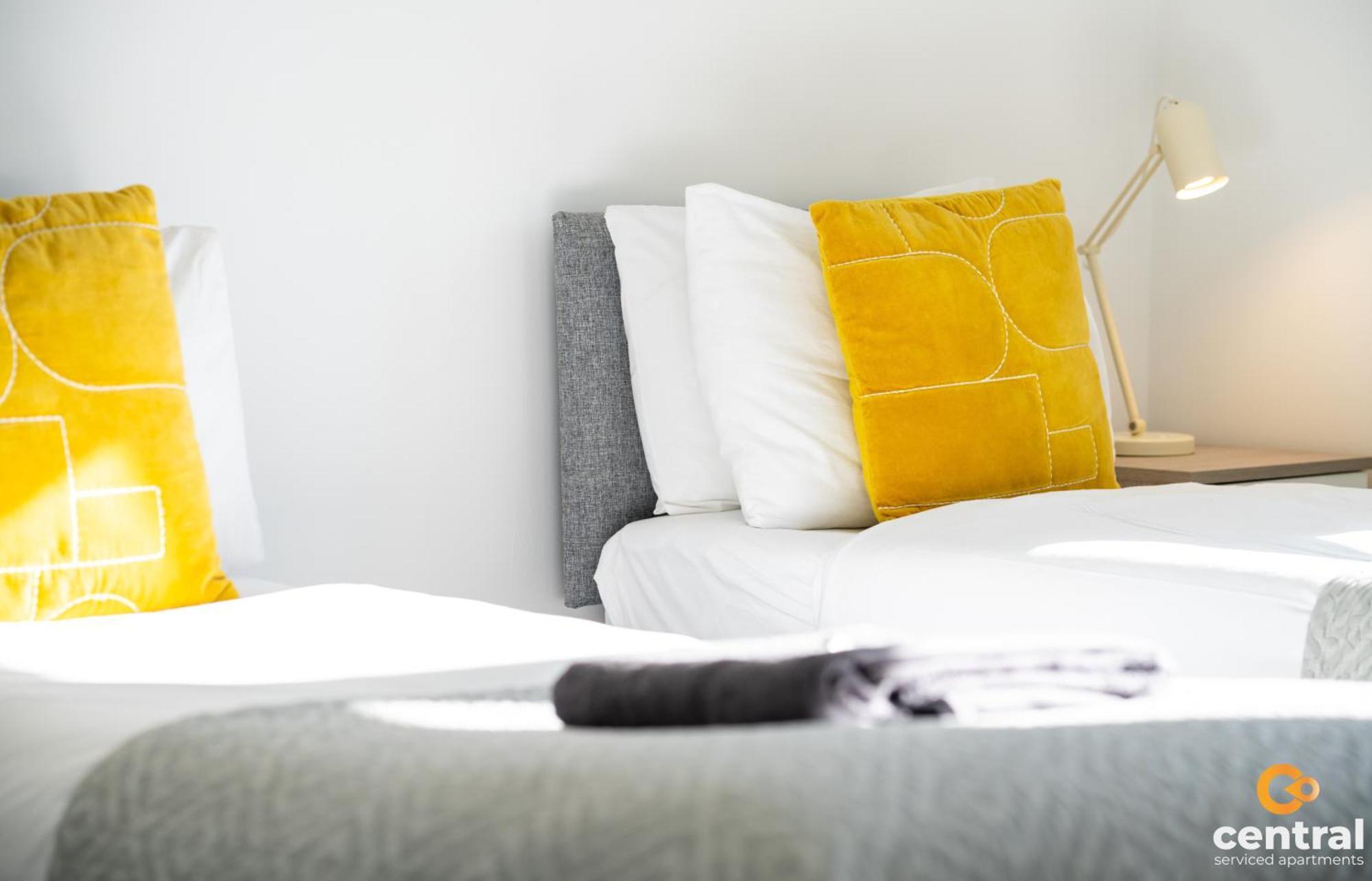 Central Serviced Apartments - 2 Bedroom - Free Street Parking - Fast Wifi - Smart Tvs In All Rooms - Ground Level - Family Neighbourhood - 3 X Double Beds - Heating 24-7 - Trade Stays - Weekly & Monthly Offers دندي المظهر الخارجي الصورة
